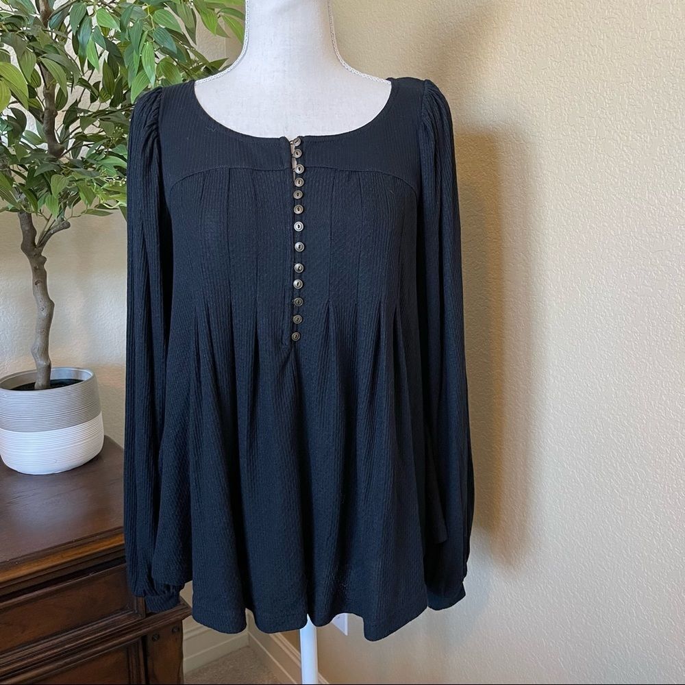 FREE PEOPLE Devin Button Textured Long Balloon Sleeve Henley Top Small - Picture 2 of 3